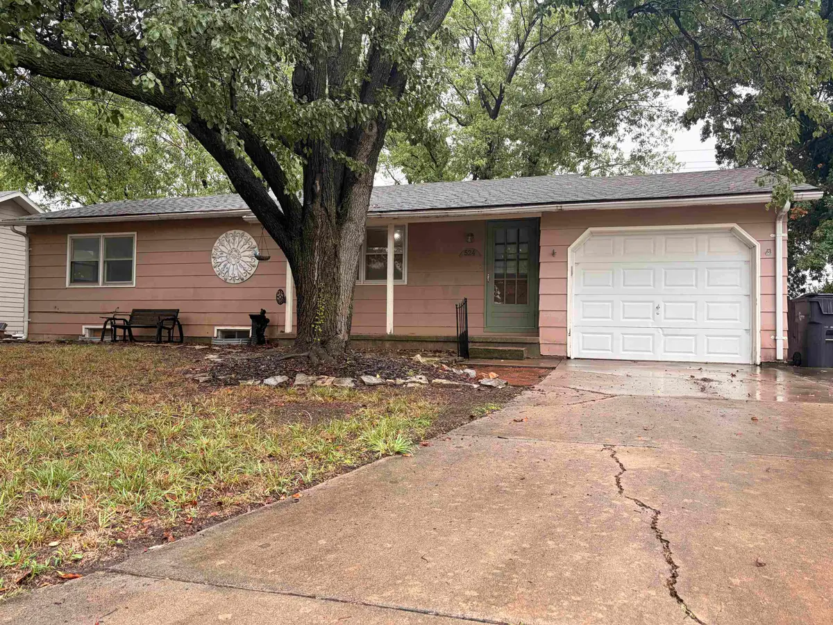 524 Meadowbrook Ct, Newton, KS 67114 - #1