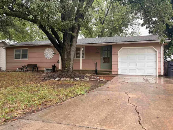 524 Meadowbrook Ct, Newton, KS 67114