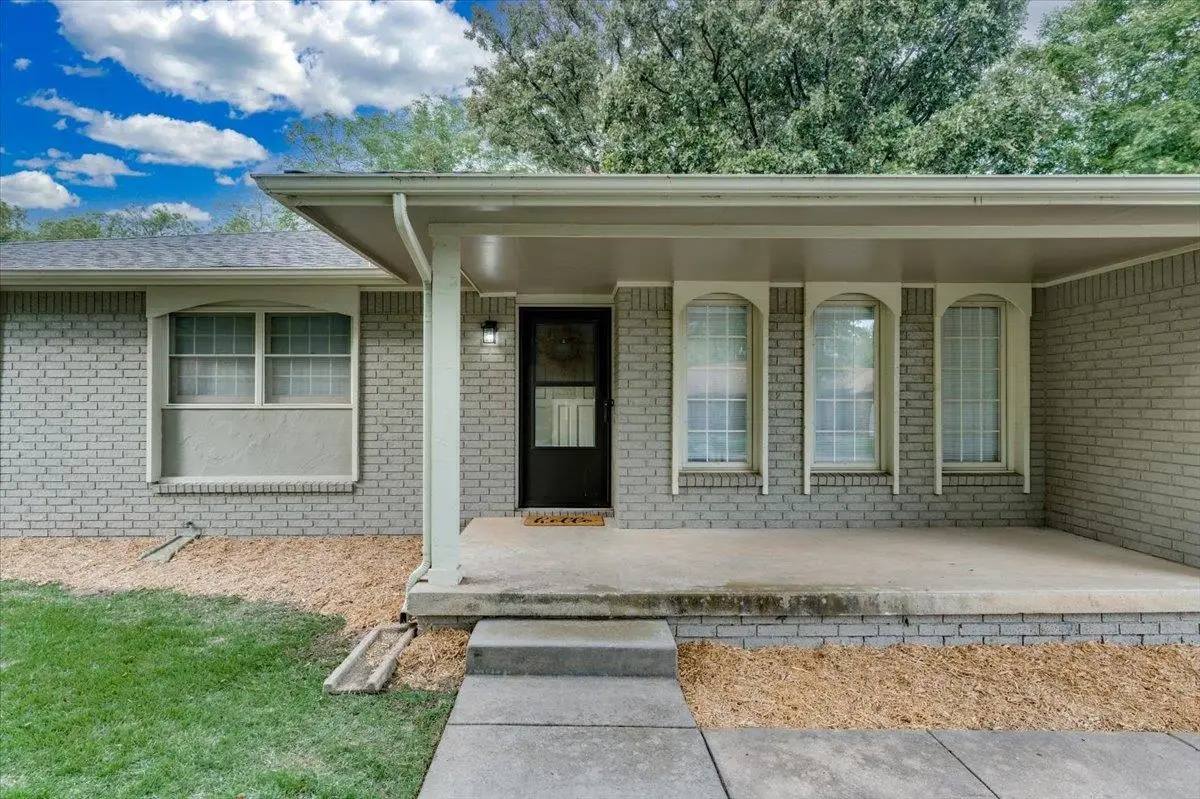 849 N Brook Forest Rd, Derby, KS 67037 - #1
