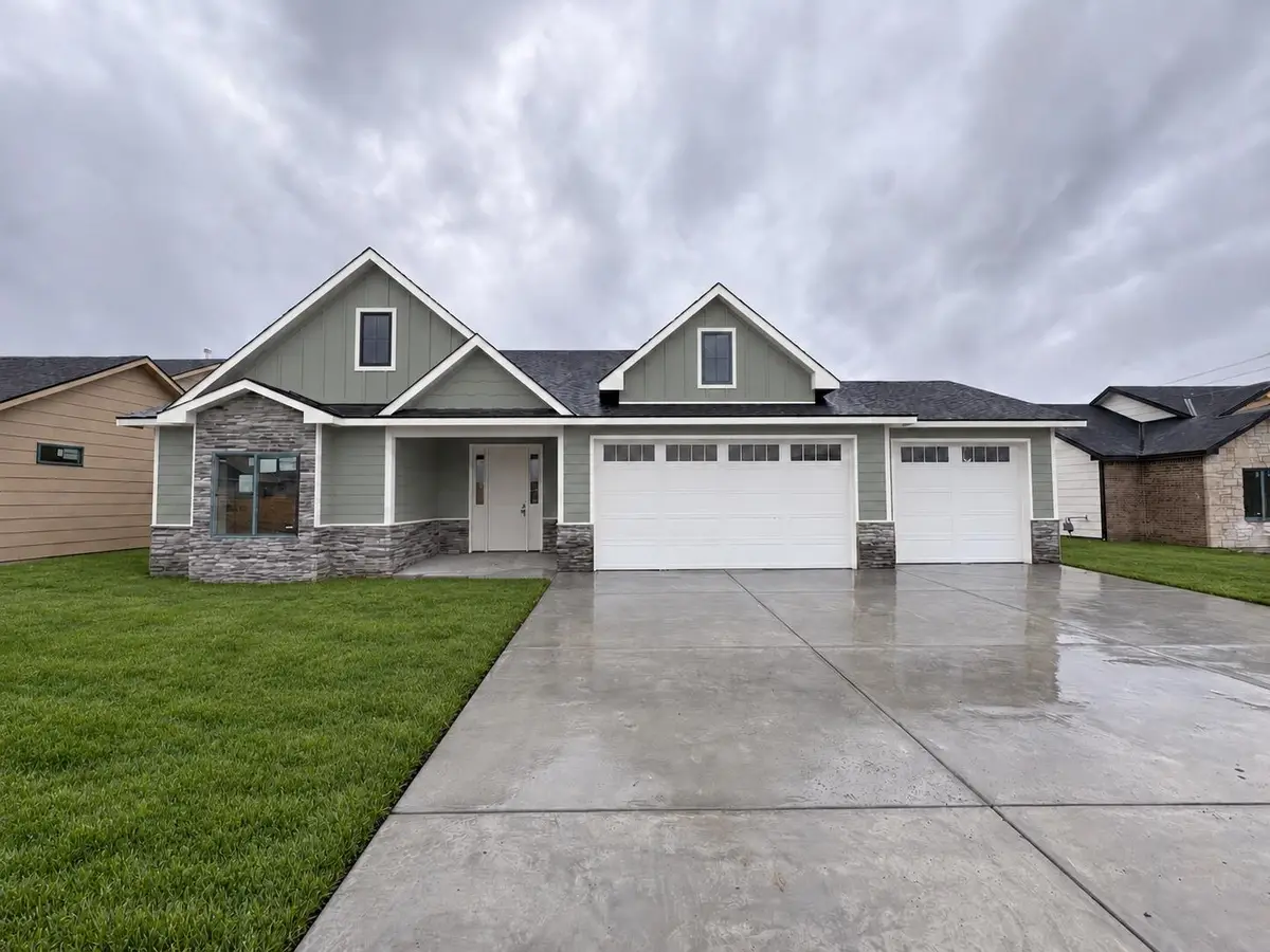 5907 Plumthicket St, Bel Aire, KS 67220 - #1