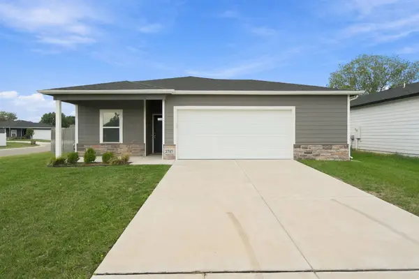2717 S Cypress St, Wichita, KS 67210-2475