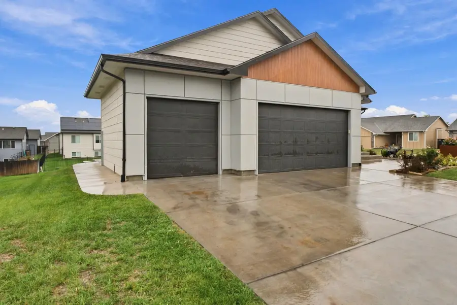 3103 E Reiss Ct, Park City, KS 67219 - #2