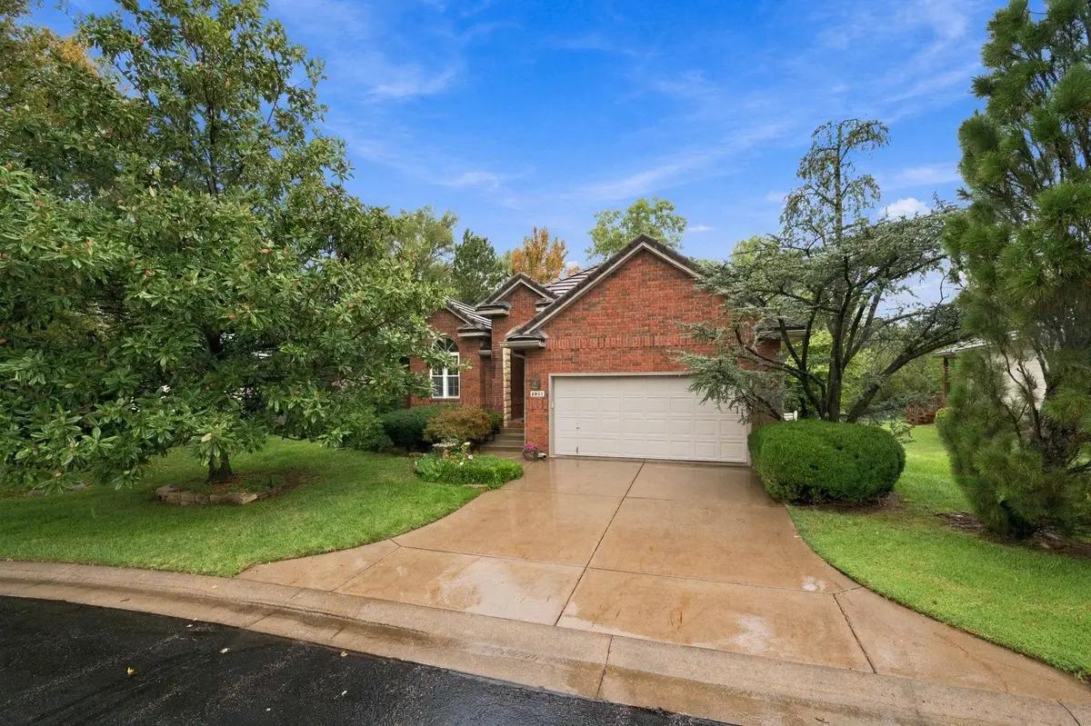 2833 N Plumthicket Cir, Wichita, KS 67226 - #1