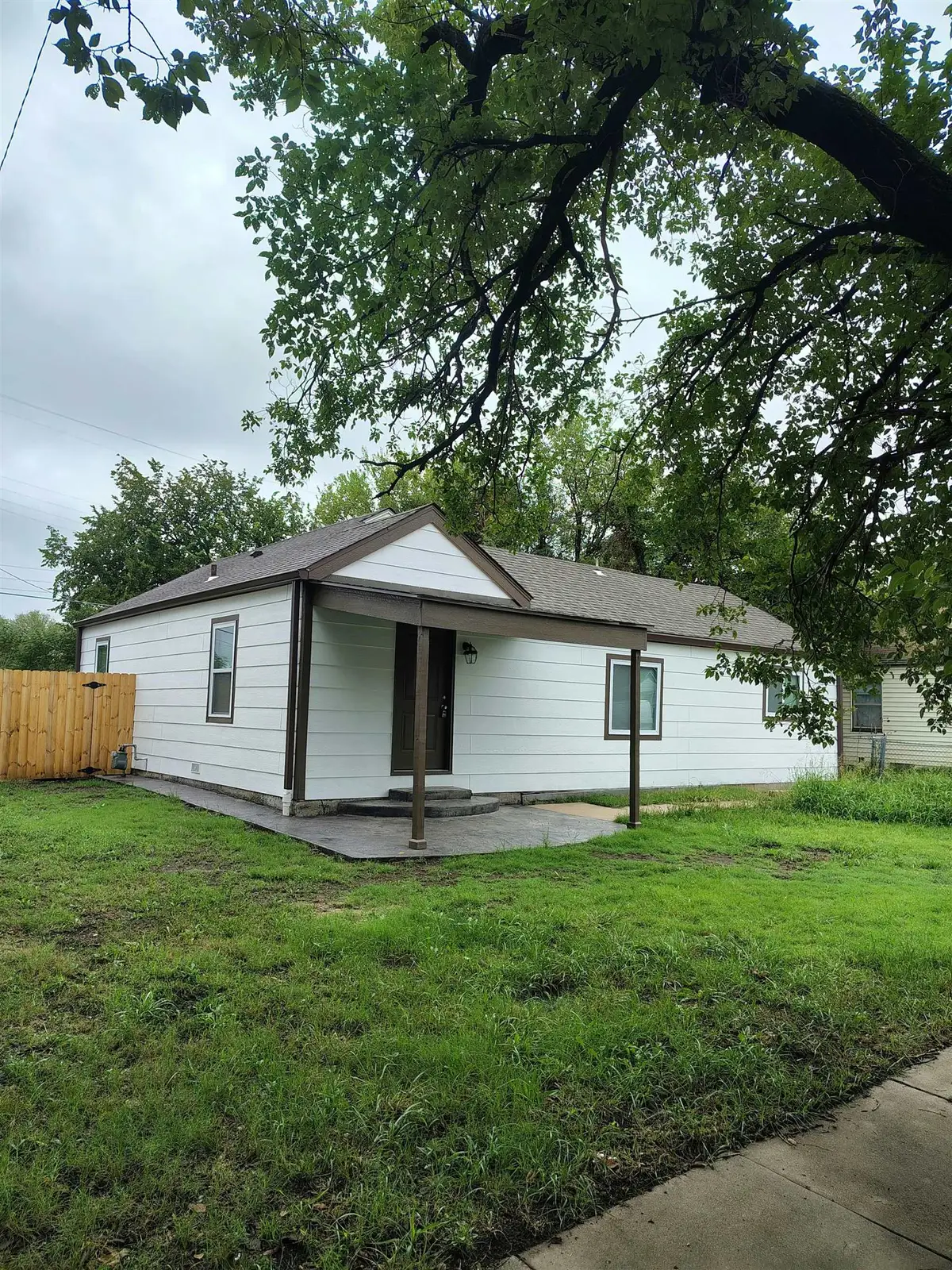 2302 E Mossman Ave, Wichita, KS 67214 - #1