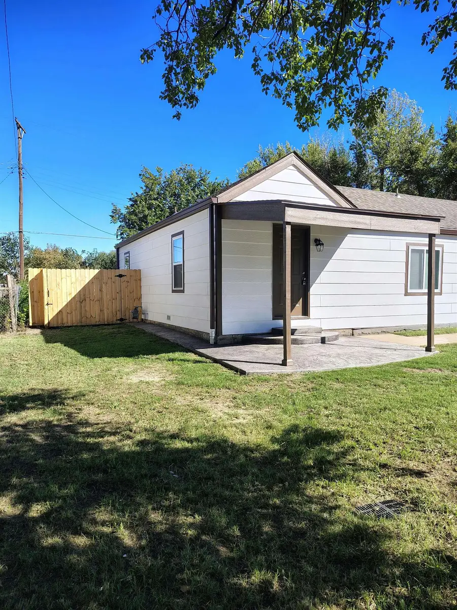 2302 E Mossman Ave, Wichita, KS 67214 - #2