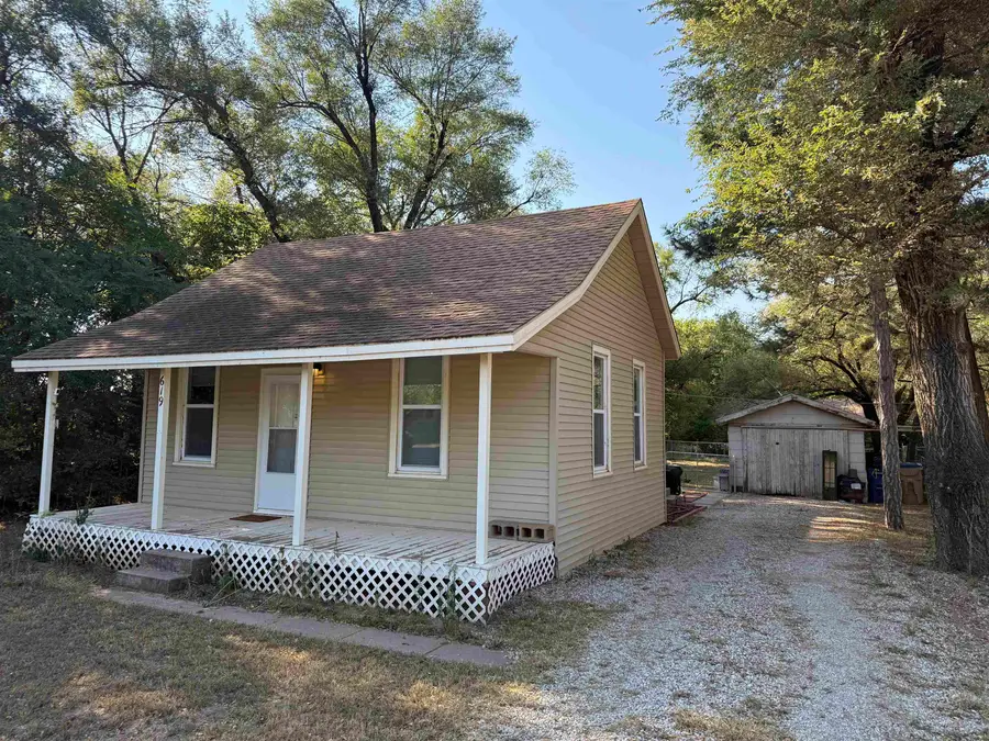 619 E C Ave, Kingman, KS 67068 - #3