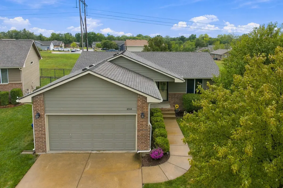 6910 N Wendell Ct, Park City, KS 67219 - #1
