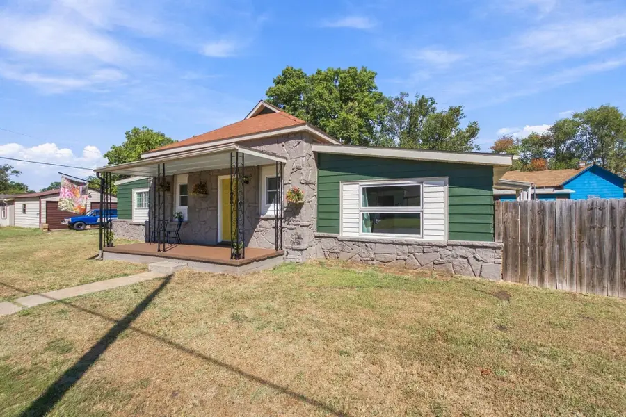 608 W Cedar, Arkansas City, KS 67005 - #3