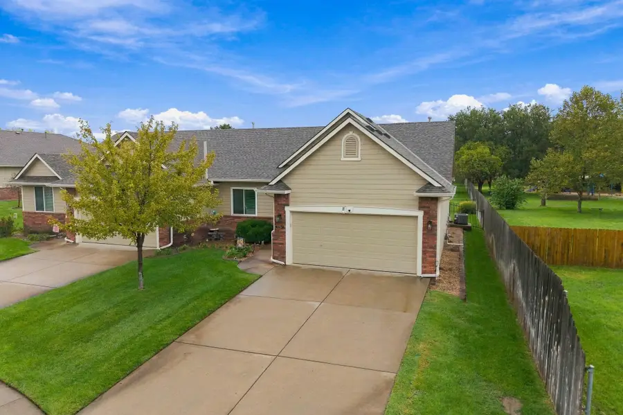 2264 N Lakeway Cir, Wichita, KS 67205 - #2