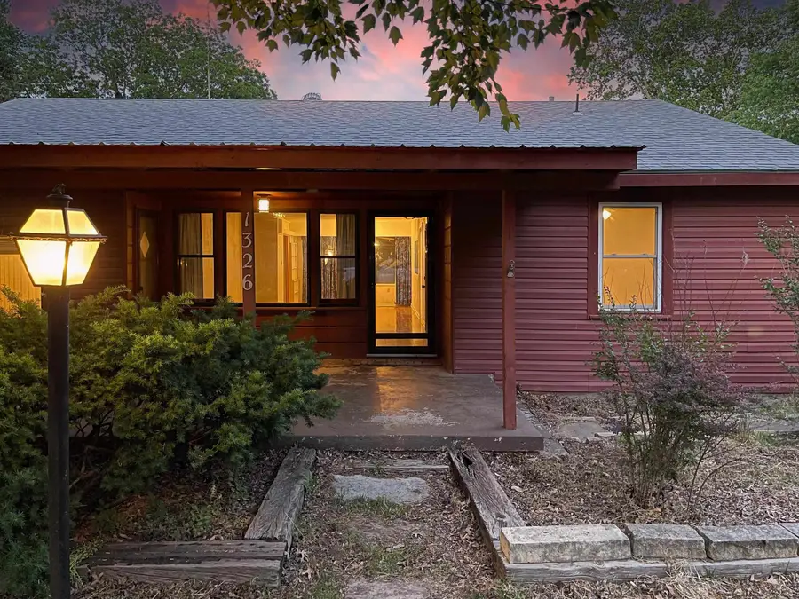 1326 N C St, Arkansas City, KS 67005 - #3