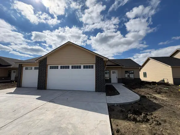 5813 Plumthicket St, Bel Aire, KS 67226