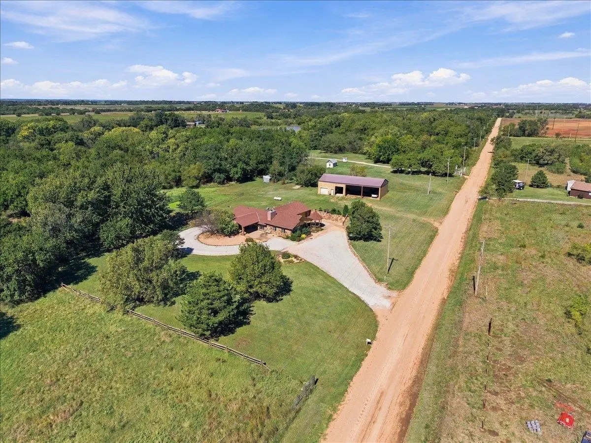 215 S 327th St W, Garden Plain, KS 67050 - #1