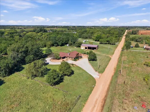 215 S 327th St W, Garden Plain, KS 67050
