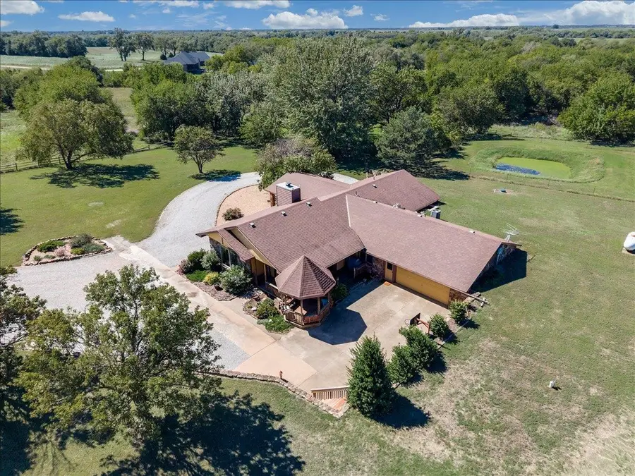 215 S 327th St W, Garden Plain, KS 67050 - #2