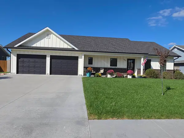 220 Redbud St, Moundridge, KS 67107