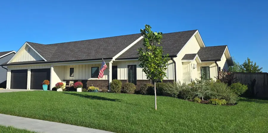 220 Redbud St, Moundridge, KS 67107 - #2