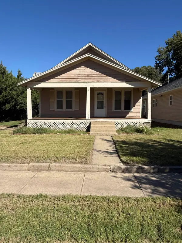 116 W 4th St, Solomon, KS 67480