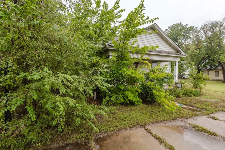 725 W 1st, Hutchinson, KS 67501 - #3