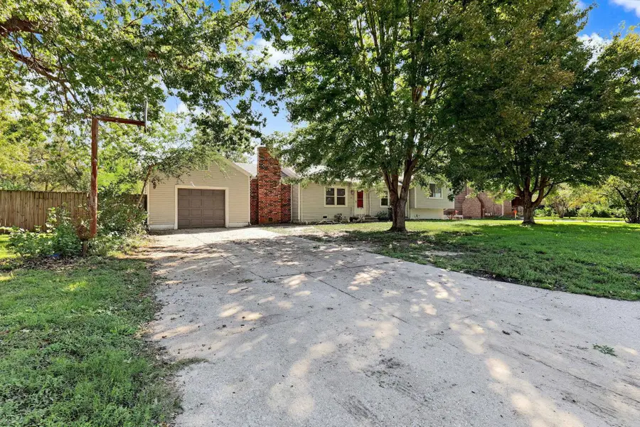 276 S Van Arsdale Ave, Haysville, KS 67060 - #2