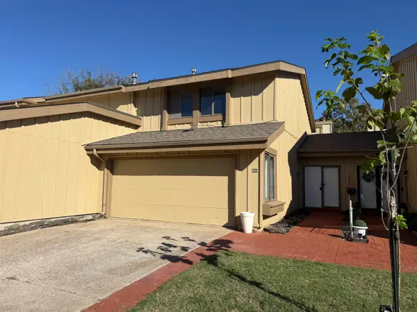 8201 E Harry #902, Wichita, KS 67207
