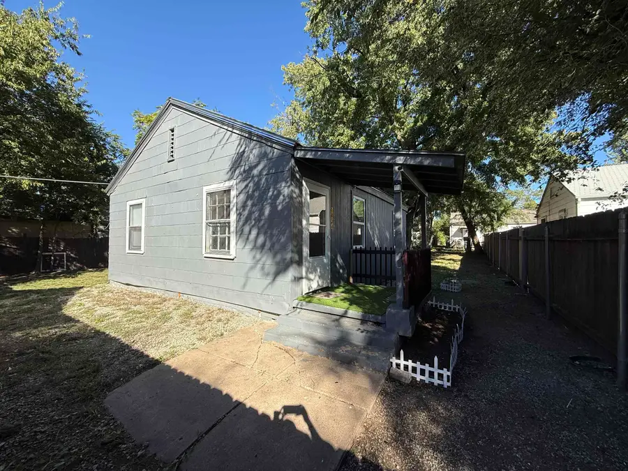 1454 S Bluffview Dr, Wichita, KS 67218-3034 - #2