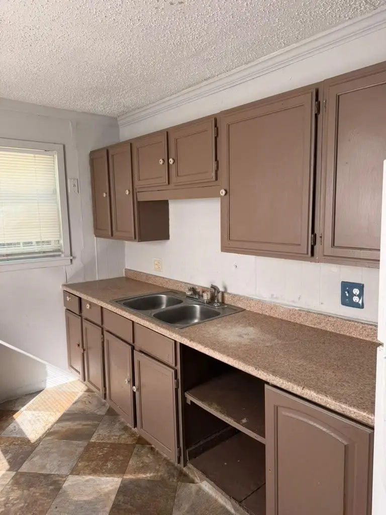 1454 S Bluffview Dr, Wichita, KS 67218-3034 - #3