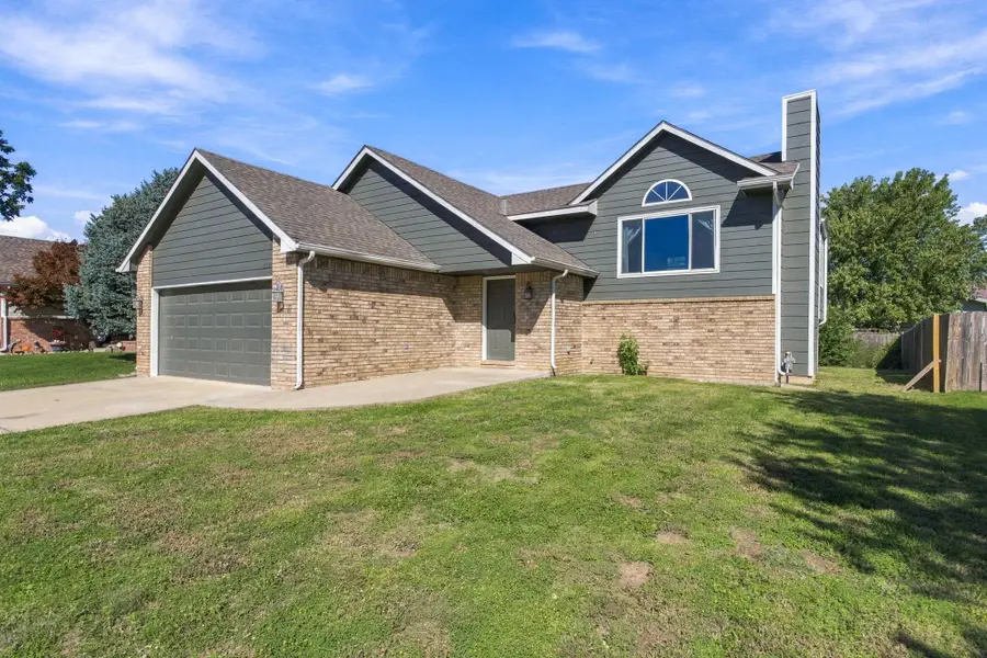 134 E Creekstone St, Mulvane, KS 67110 - #2