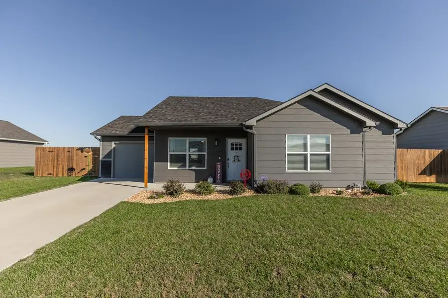 1109 Nautical Dr, Salina, KS 67401 - #2