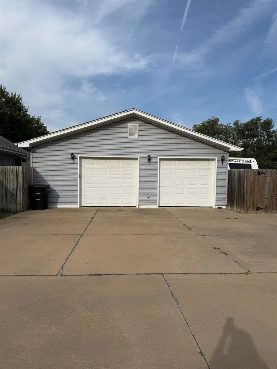 1447 N Custer Ln, Augusta, KS 67010 - #3