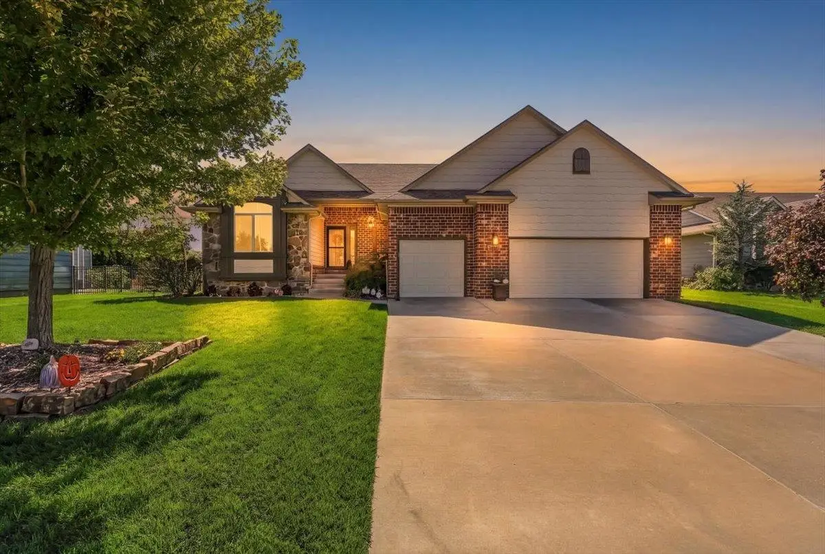 813 W Ledgestone St, Andover, KS 67002 - #1