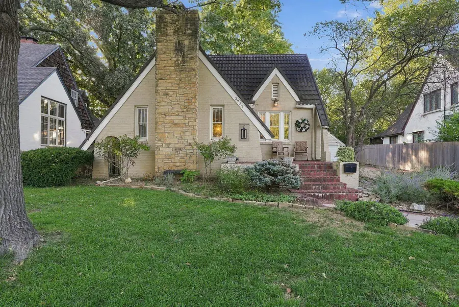 3723 Sleepy Hollow Dr, Wichita, KS 67208 - #2