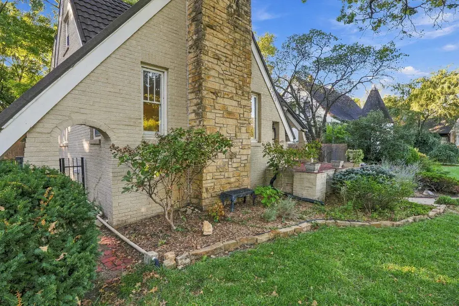 3723 Sleepy Hollow Dr, Wichita, KS 67208 - #3