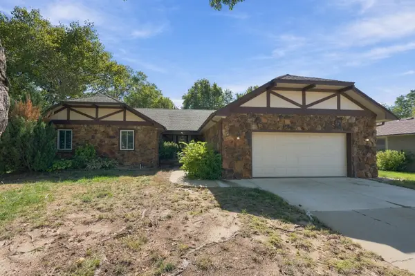 1204 N Armstrong Ct, Derby, KS 67037