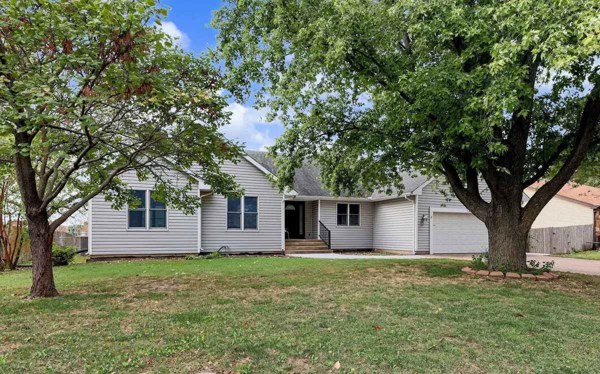 227 W Pineview Dr, Andover, KS 67002 - #1