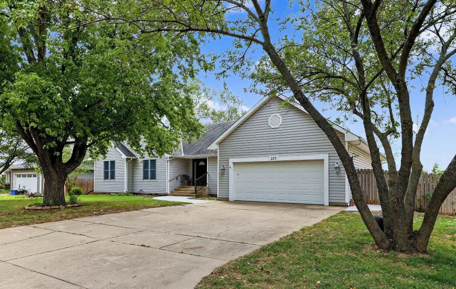 227 W Pineview Dr, Andover, KS 67002 - #2