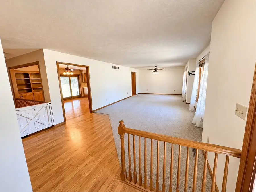 409 N Willow St, Solomon, KS 67480 - #3