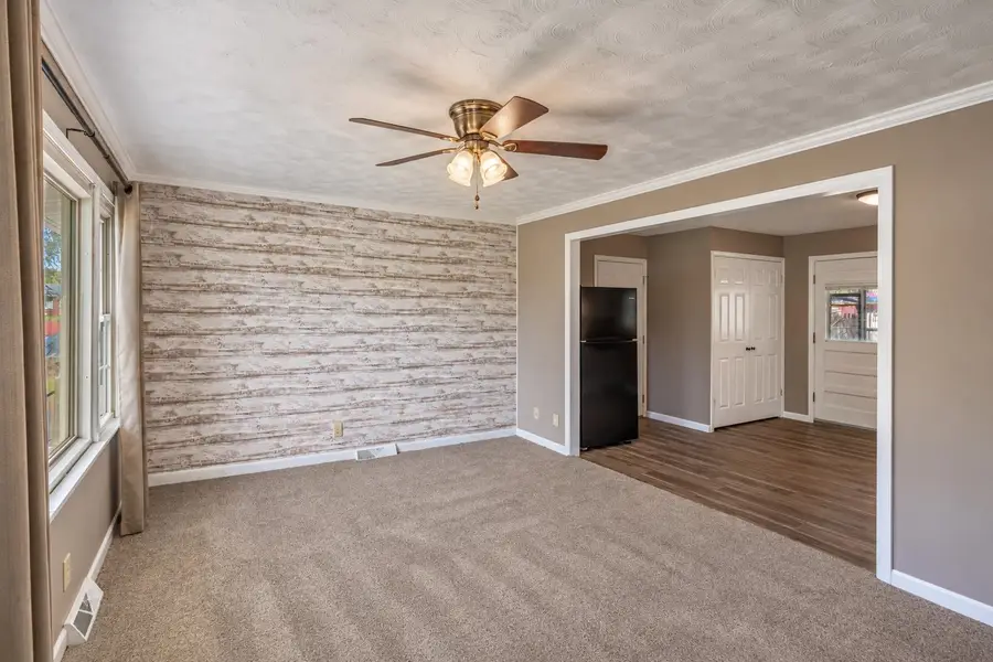 1501 Beach St, Salina, KS 67401 - #3