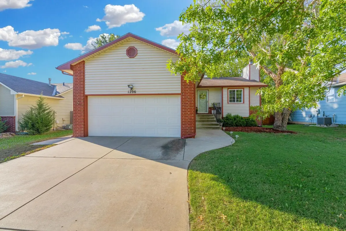 1206 N Manchester Ct, Wichita, KS 67212 - #1