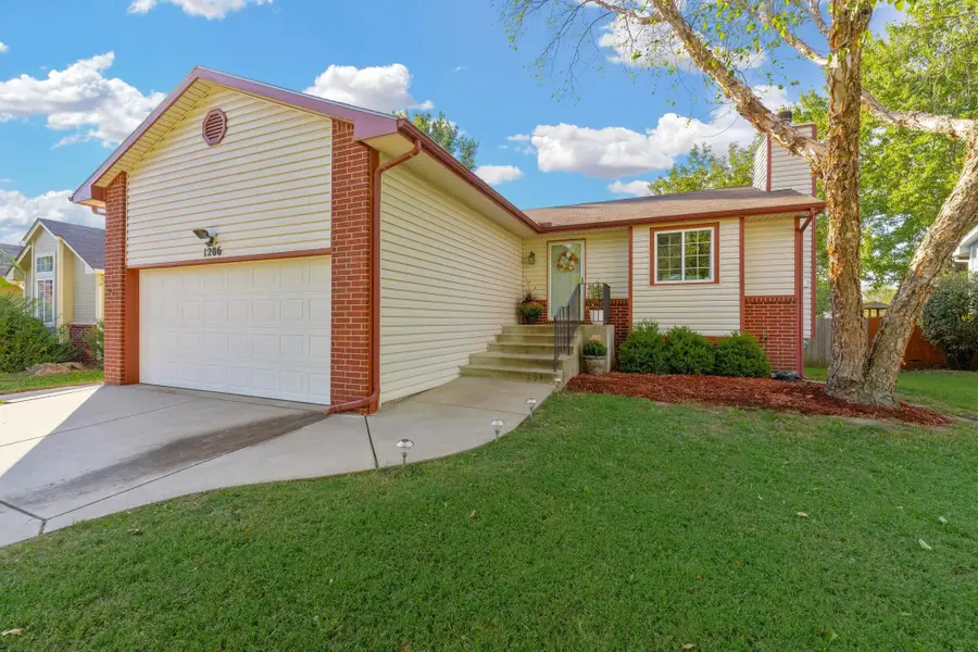 1206 N Manchester Ct, Wichita, KS 67212 - #2