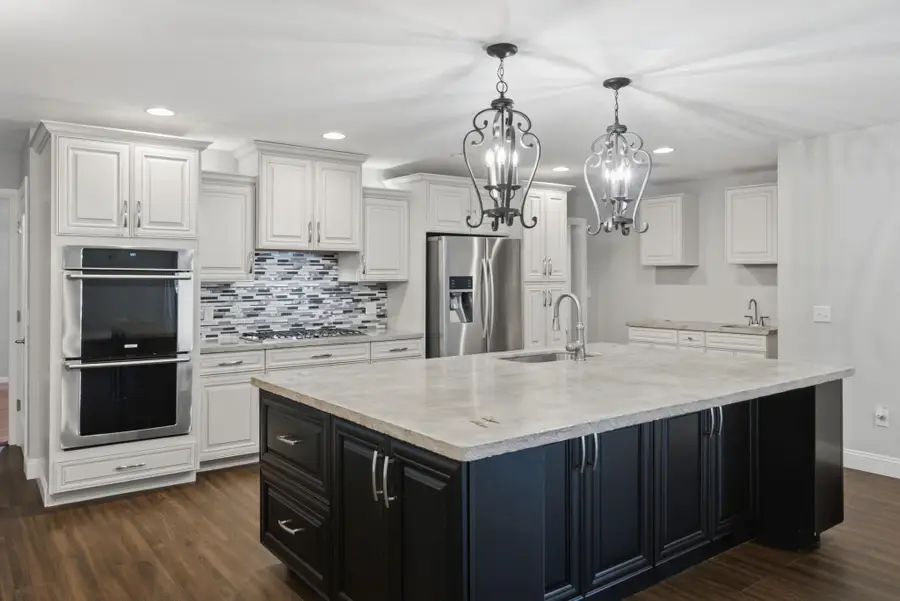 2015 Terrace Dr, Newton, KS 67114 - #2