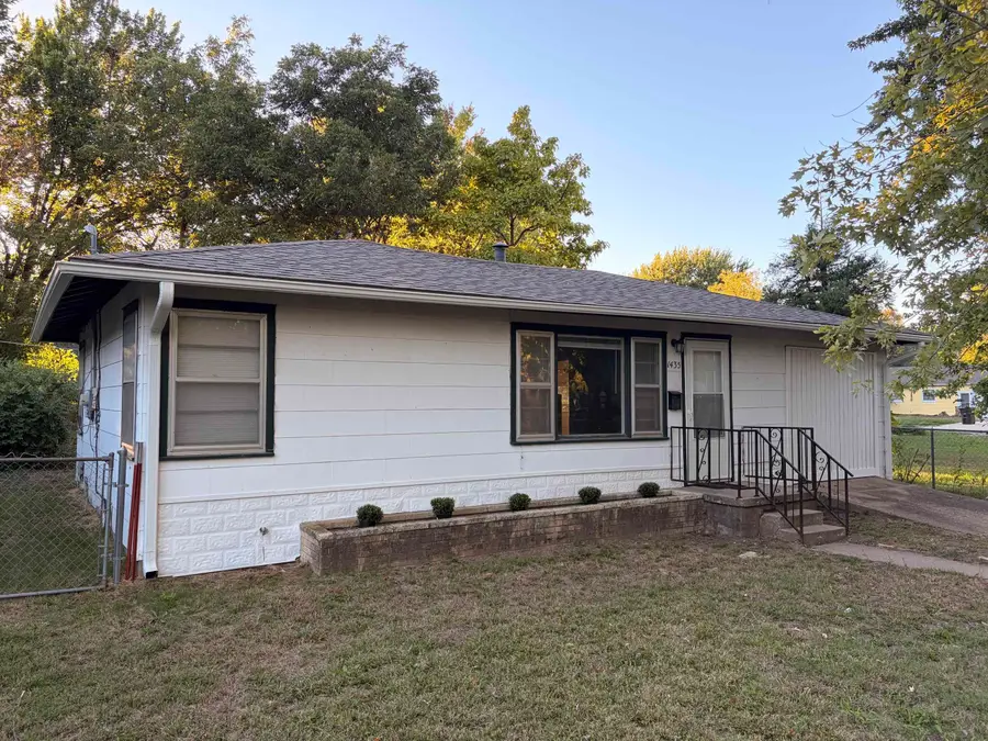 1435 N 3rd Street, Arkansas City, KS 67005 - #2