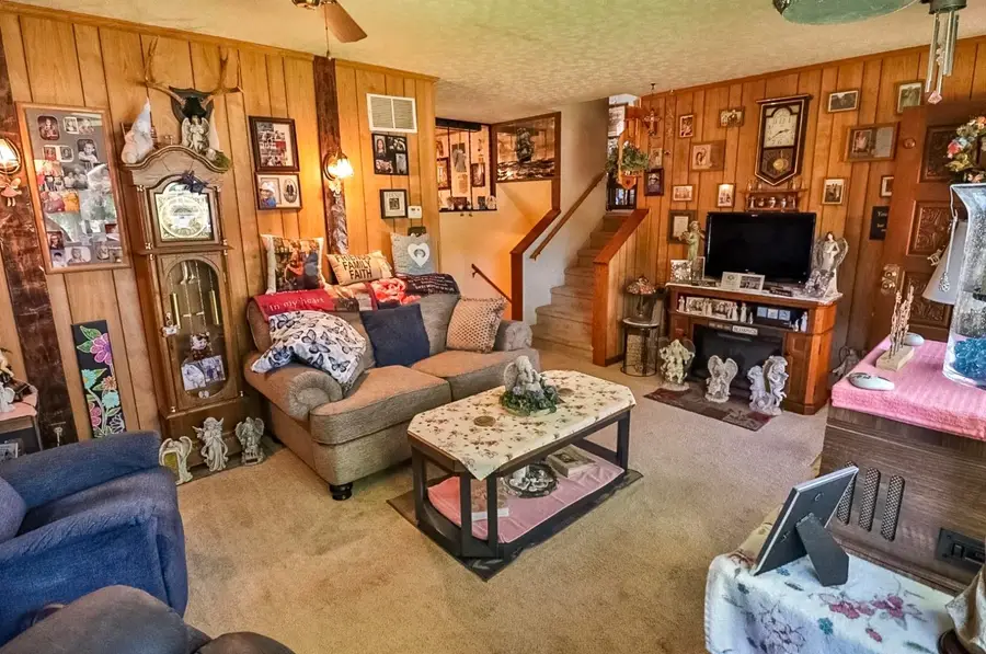 2201 S Bonn Ave, Wichita, KS 67213 - #3
