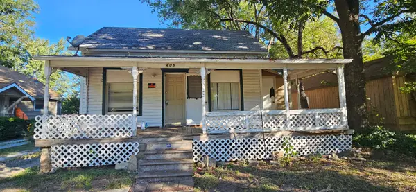 408 W 9th Ave, Winfield, KS 67156