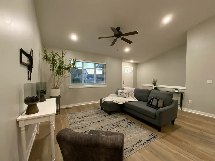 2318 S Chateau St, Wichita, KS 67207 - #3