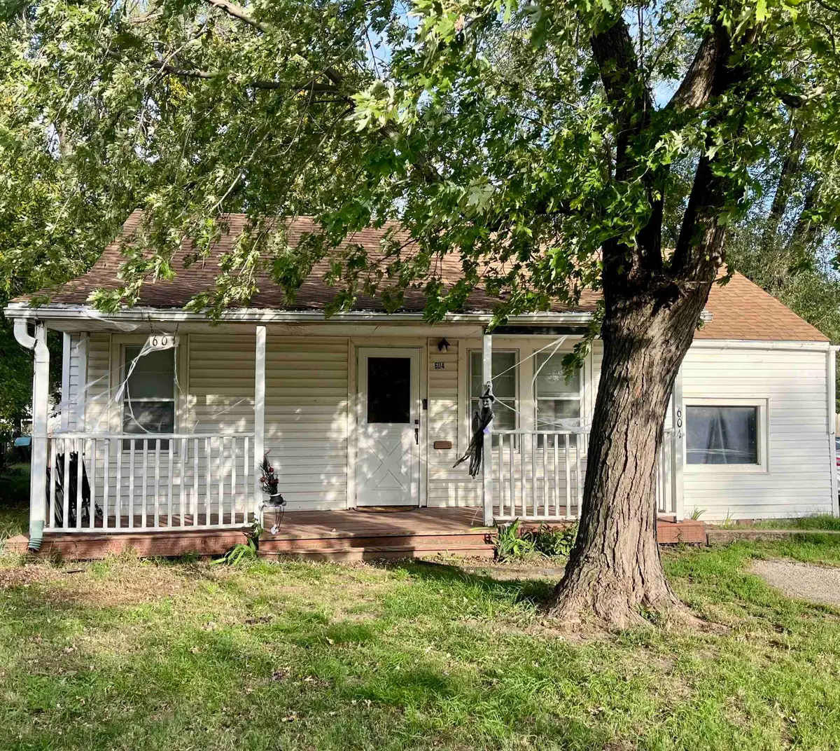 604 N Saint Paul Ave, Wichita, KS 67203 - #1