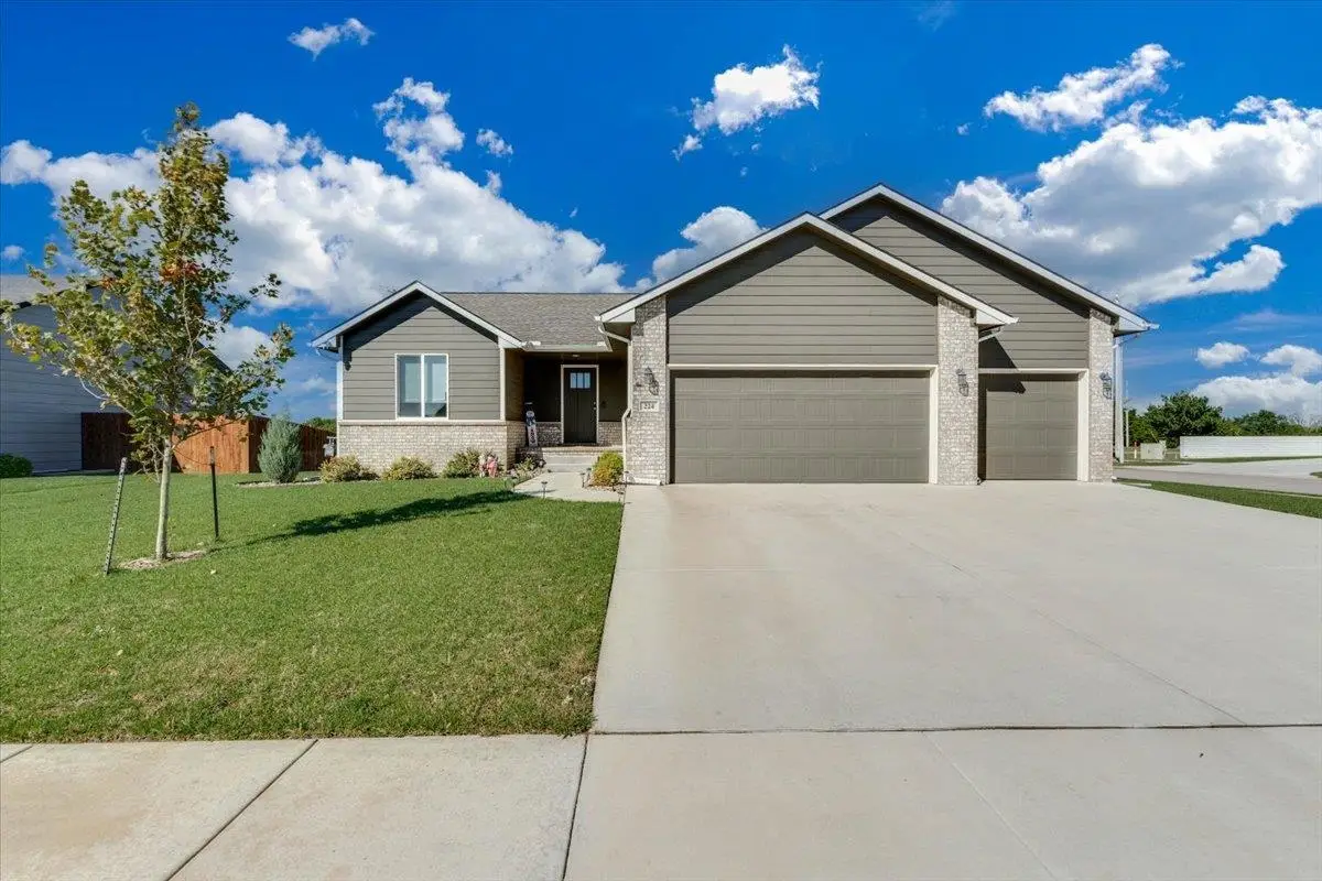 224 E Ripley Ct, Derby, KS 67037 - #1