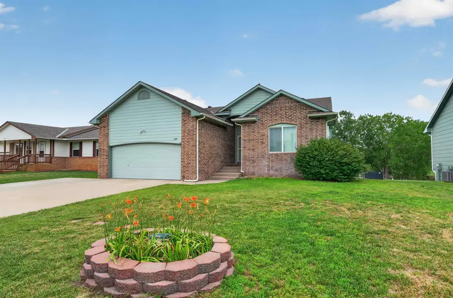620 S Stoneridge St, Valley Center, KS 67147 - #3