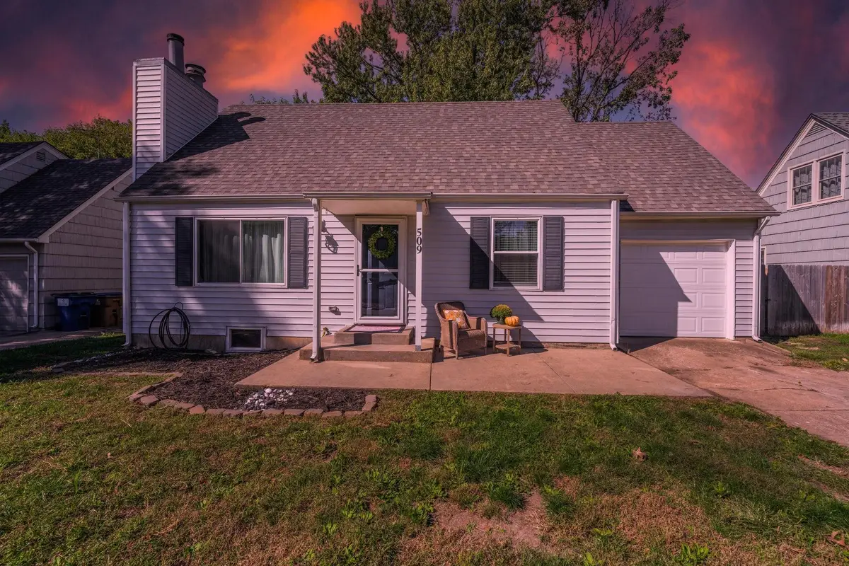 509 S Lakeview Dr, Derby, KS 67037 - #1