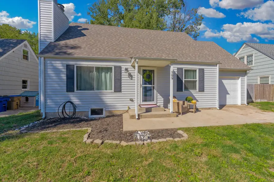 509 S Lakeview Dr, Derby, KS 67037 - #2