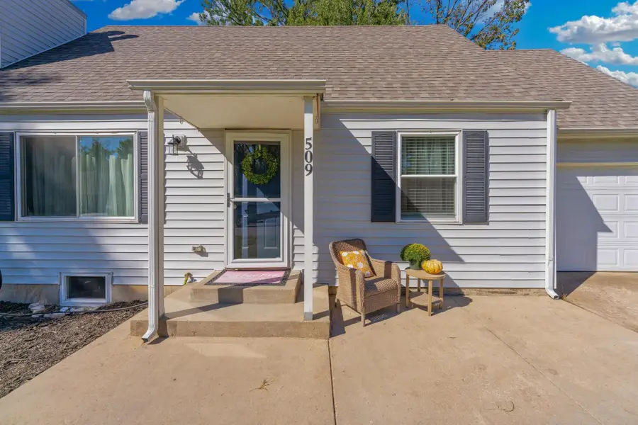 509 S Lakeview Dr, Derby, KS 67037 - #3